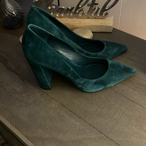 Heels - Picture 2 of 4